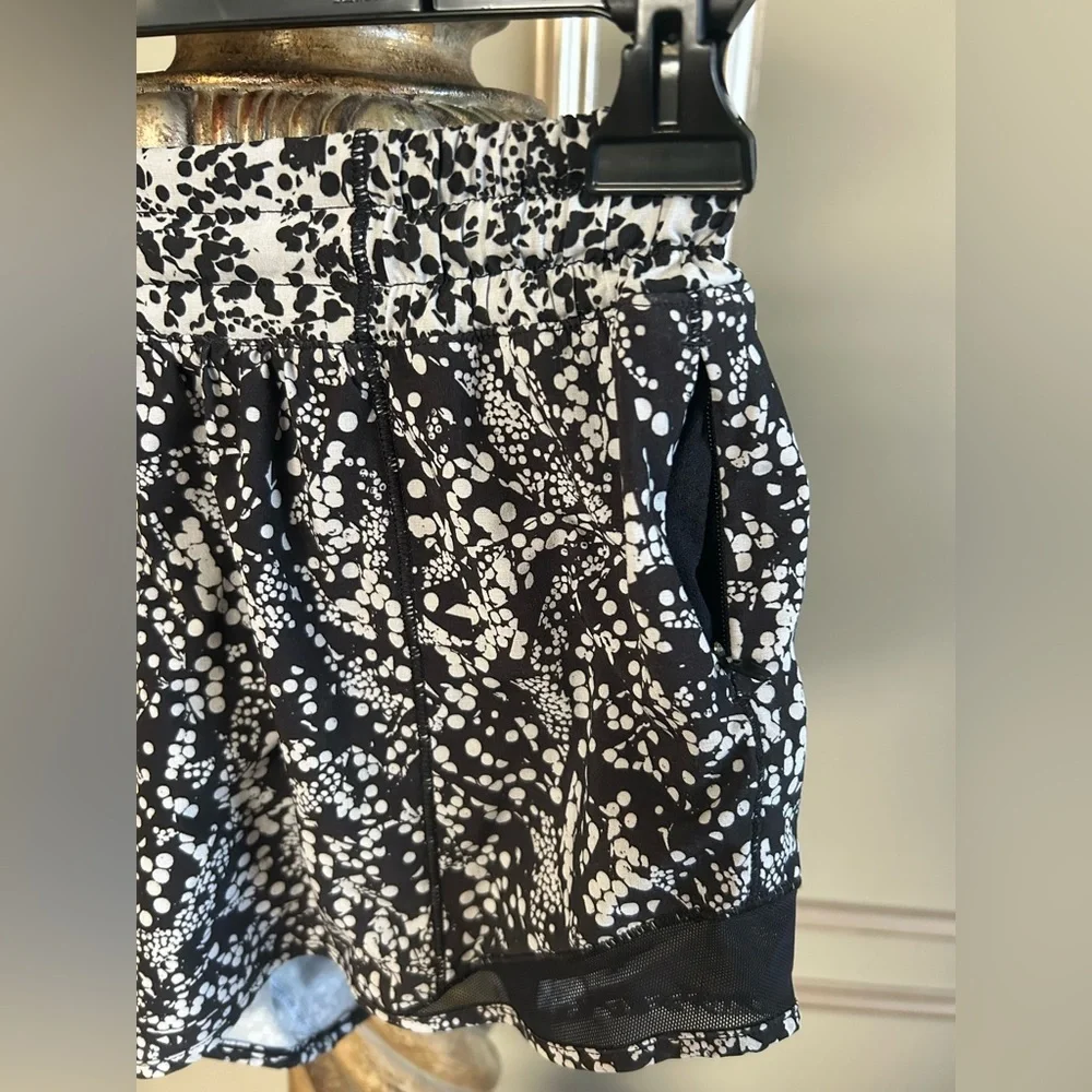 Lululemon Hotty Hot Long 4” Dottie Tribe Running Shorts Size 4 Tall